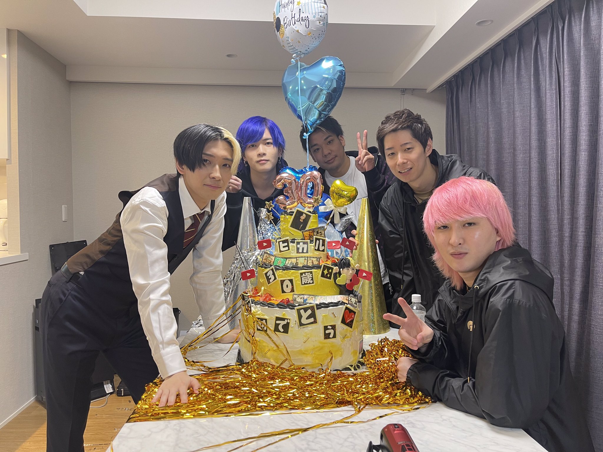 ヒカル Nextstage 節目となる30歳の誕生日を迎えました 相変わらず僕はyoutube回しながらいつものみんなと居ます 門りょうからは少し前にお祝いしてもらって他にもいろんな方からお祝いしてもらえて幸せです 応援してくださる視聴者の皆さんも