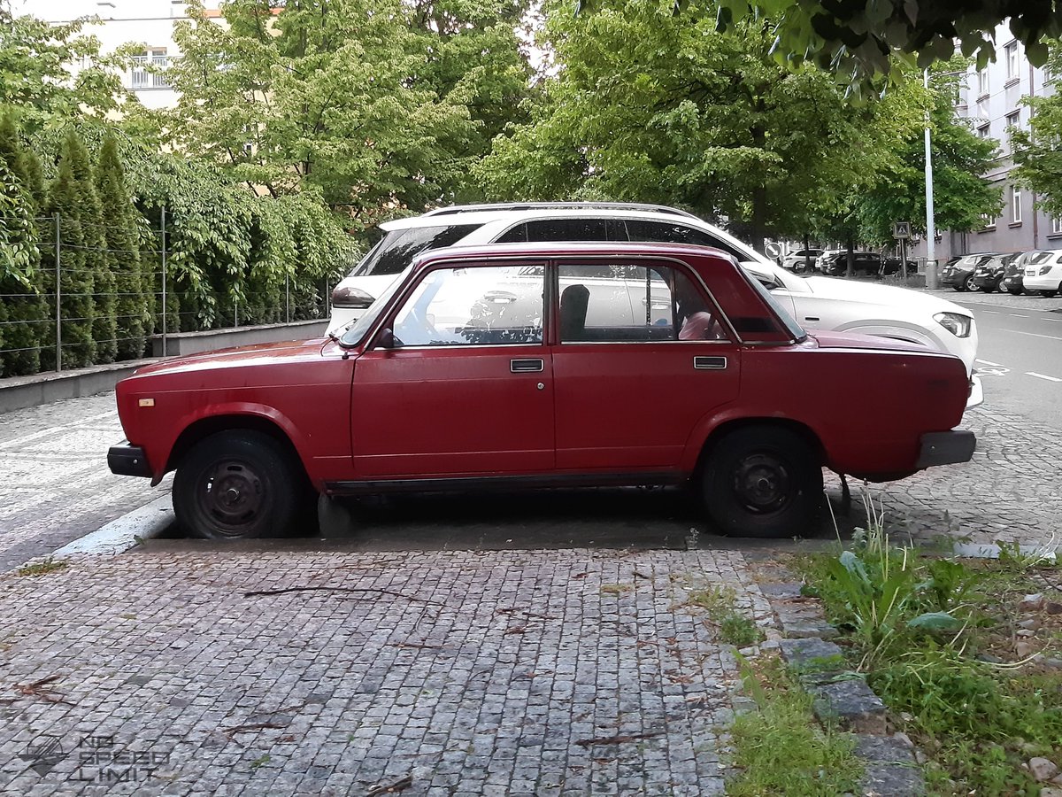 NoSpeedLimit_it's tweet photo. #lada #communistcars are still out there ... #carsofprague 🇨🇿 #streetphotography https://t.co/VnWTZn8n9L