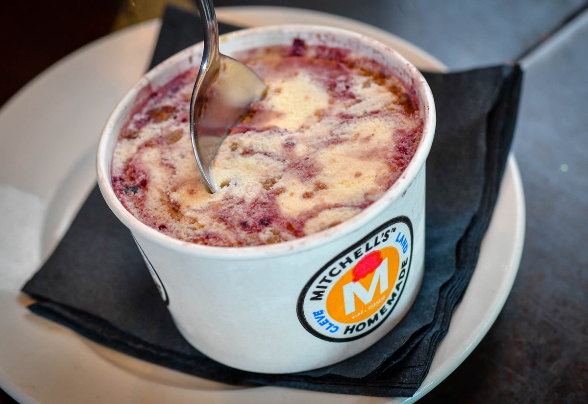 You scream, I scream, we all scream for ice cream 🍨 🍦 

#gofourth #thisiscle #icecream #mitchellsicecream #bowling #almostsummer