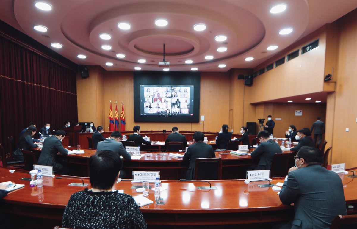 MongolDiplomacy's tweet photo. Монгол Улсын Ерөнхий сайд @OyunerdeneMN хилийн чанад дахь монголчуудтай цахим уулзалт хийв. @BattsetsegBatm2 
 https://t.co/gNFZbwTfih https://t.co/OTx5ofyeC9