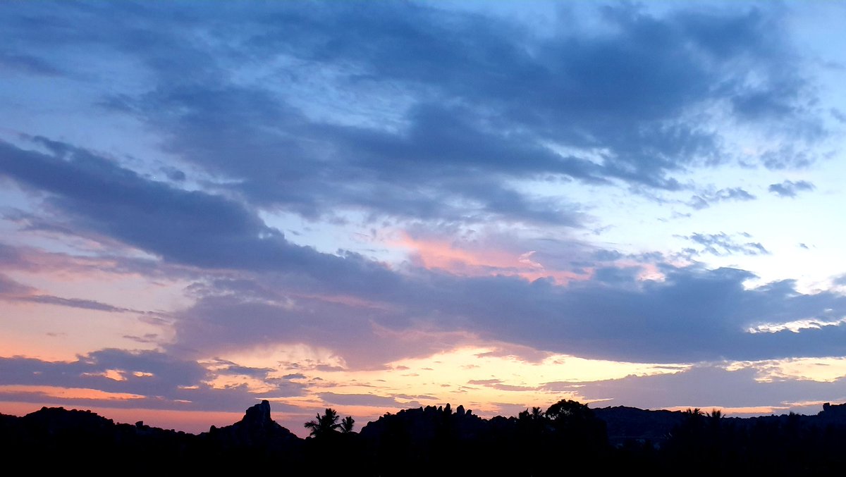 Krishnadr's tweet photo. Finally decided to go camping with my daughters. 
View from our camp site...on top of my house 😁 https://t.co/5Nl7GeScex