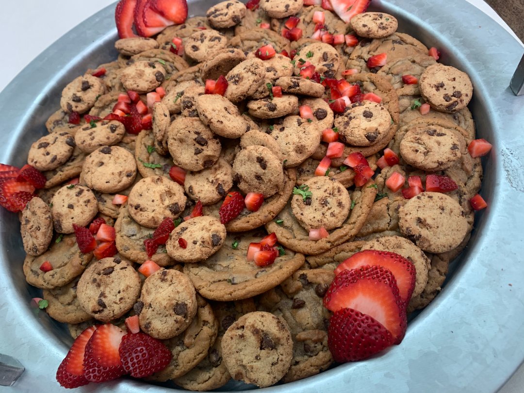 BrightSpotEllis's tweet photo. Life is short, eat dessert first! 🍪

☎️Call 484-909-3284 
💻 Email events@highbroweventgroup.com to book your next event 

#cookie #chocolate #dessert #chocolatechipcookie https://t.co/mjkobFxZco