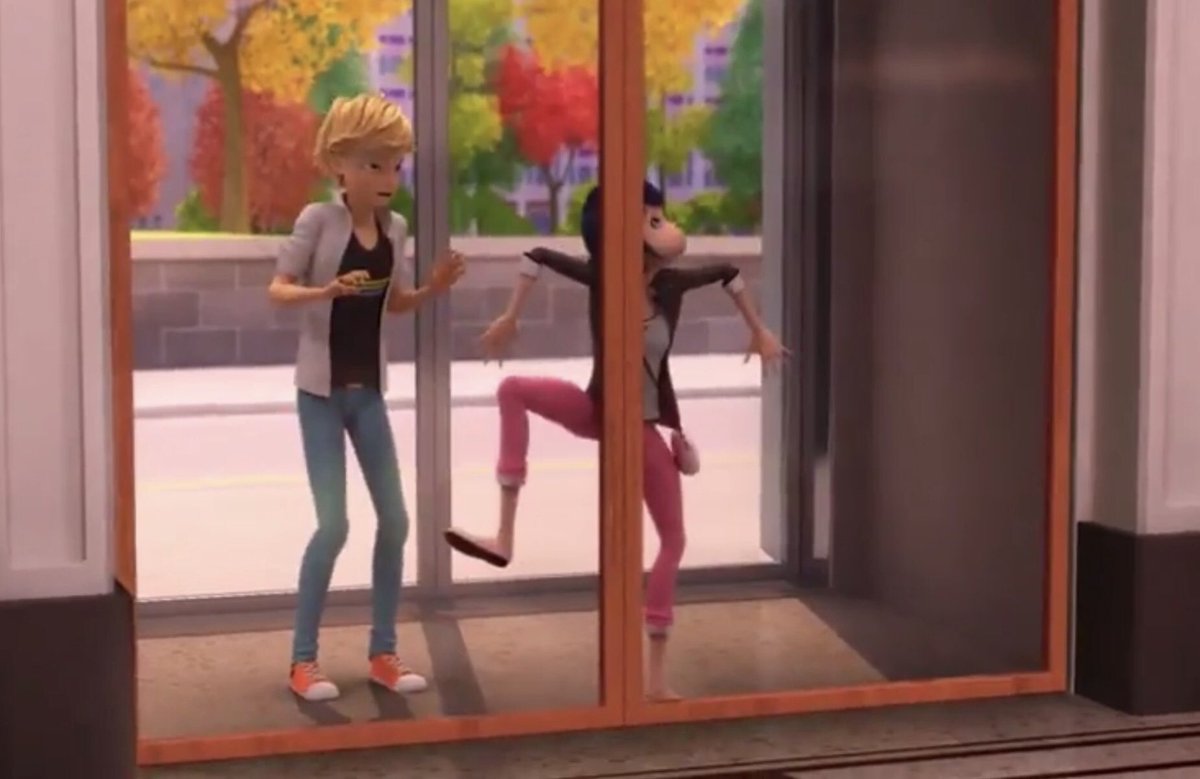 Forget Robostus. We all know Mayura used that amok on this sliding door during New York. 
#miraculousworldnewyork #miraculousworld #miraculous #miraculouslabybug