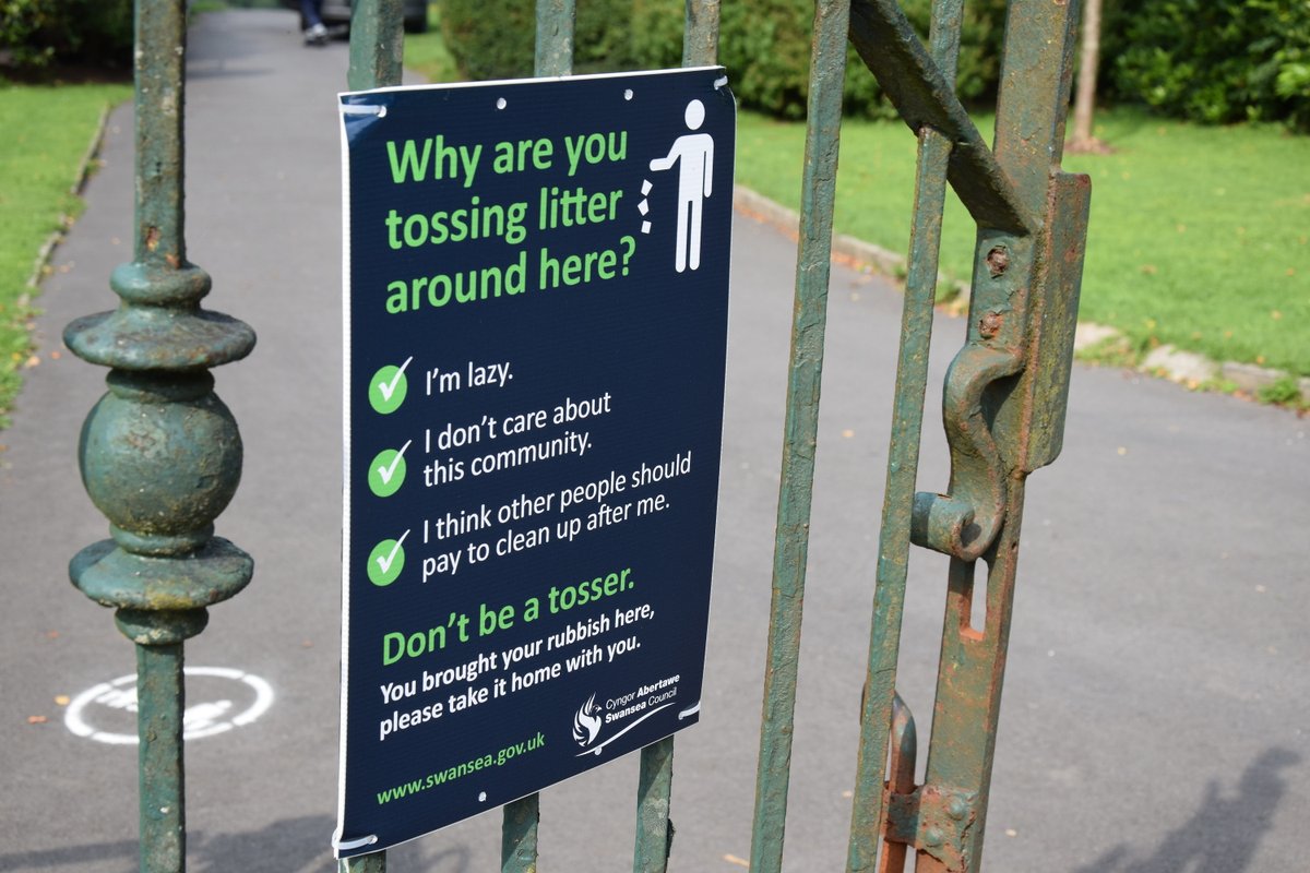 SwanseaCouncil's tweet image. #DontBeATosser - We’re putting in extra resources this Bank Holiday weekend to keep our parks and beaches clean. Please do your bit and take your litter home with you. It’s not much to ask.