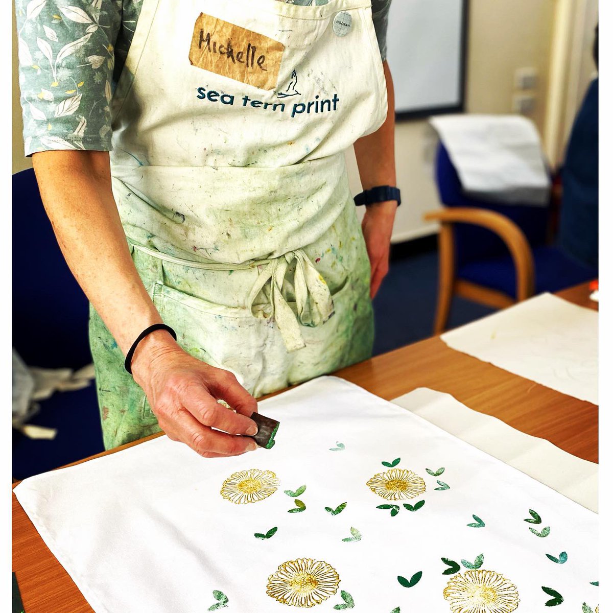 seaternprint's tweet photo. Made my day to get a lovely handmade card &amp; fab feedback this morning. “Thank you for sharing your talents. You inspire me!” Cheers @ThriversNT @linskillcentre it’s a joy to work with you all! 🥰 #fabricprints #chat #laughter #creativeprintsession #socialbenefit https://t.co/PFTM342YKv