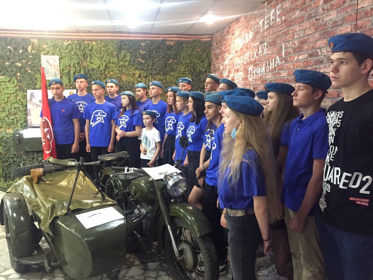 olgastrelnik's tweet photo. В день рождения Юнармии отряд «Высота» посетил в/ч 21208. Радушные хозяева познакомили с техникой, оружием и условиями проживания в казарме. Особый интерес вызвал Музей боевой славы. Спасибо! https://t.co/LgECPYeOhy
