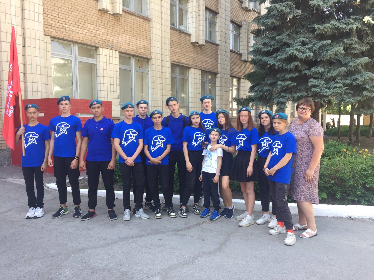olgastrelnik's tweet photo. В день рождения Юнармии отряд «Высота» посетил в/ч 21208. Радушные хозяева познакомили с техникой, оружием и условиями проживания в казарме. Особый интерес вызвал Музей боевой славы. Спасибо! https://t.co/LgECPYeOhy