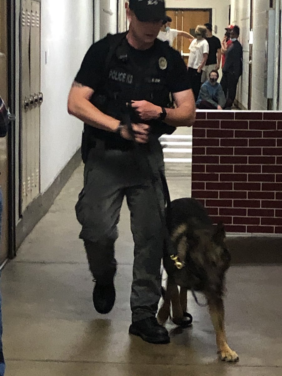 RiseBoone's tweet photo. On Wed the Florence K9 Police came out and tried out the new obstacle course built for Atos by Mr. Brown and our students #BooneNation #WeRRISE https://t.co/4cqKOkMhil