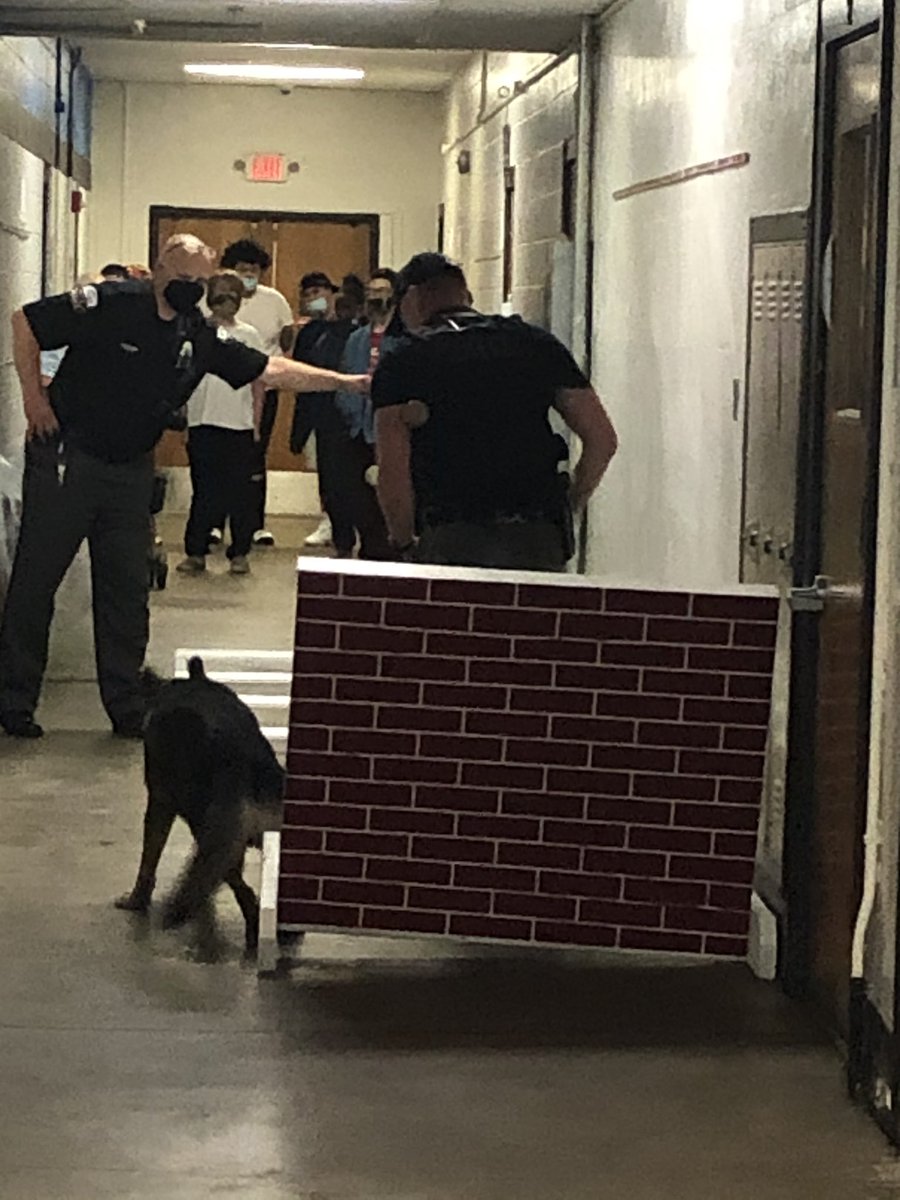 RiseBoone's tweet photo. On Wed the Florence K9 Police came out and tried out the new obstacle course built for Atos by Mr. Brown and our students #BooneNation #WeRRISE https://t.co/4cqKOkMhil