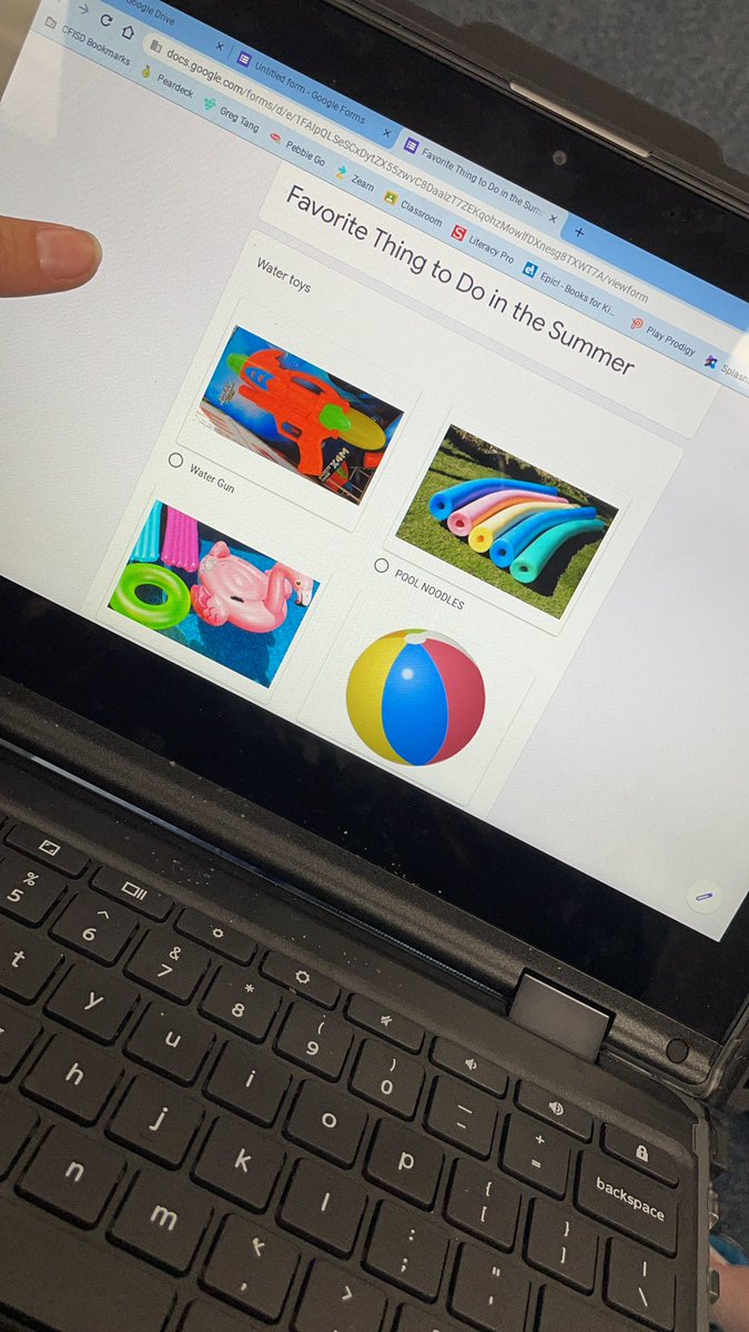 aftosmesfarney's tweet photo. We made google forms to collect data from our classmates! After we will compile the data into graphs to show our results! @CFISDFarney #CFISDForAll https://t.co/wFb4bWQUC0