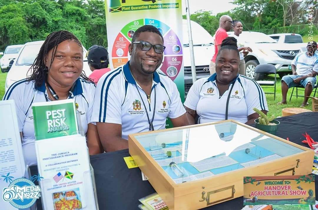UncleBarry876's tweet photo. I miss the social interactions, the agri shows, educating people about what we do......life will get back there one day!  

#PQPI #Agriculture #PlantHealth #Export #Jamaica #Import #ProtectingPlantsProtectingLife https://t.co/hhRkwQA95L