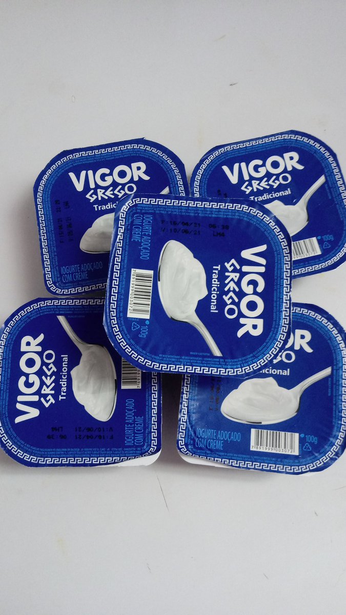 Maiulemai's tweet photo. @VigorBrasil @gilnogueiraofc Estou revigorada, queria com a carinha do meu amor, mas mesmo assim comprei essas delícias amoooooo. #EsseMomentoEMeu #gildavigor https://t.co/ciIIcEVswX
