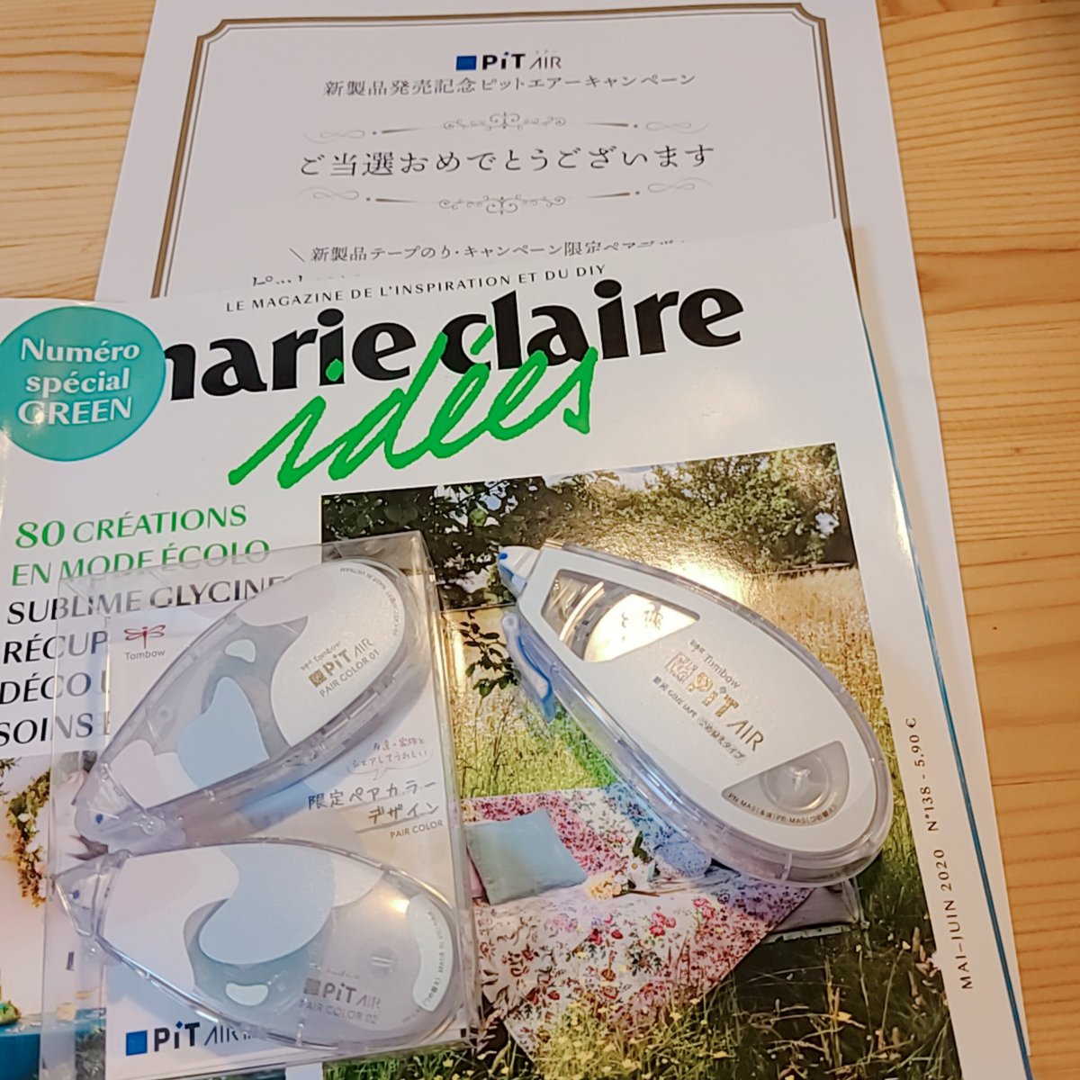 saludoshiumare's tweet photo. 雑誌の切り貼りが大好きな私にとってPit AIRは欠かせない存在。使いやすいし何よりデザインが素敵で離れられません。
当選嬉しい。
#驚くほど軽く引けるテープのり 
#PitAIR https://t.co/rAx1ah0apI