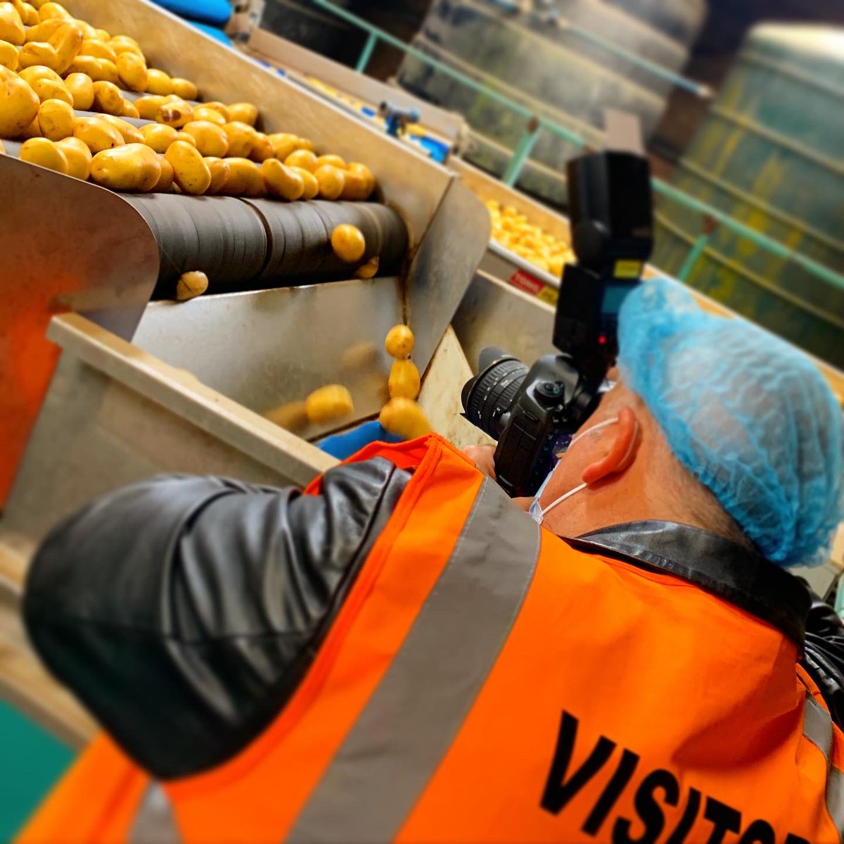 BennettPotatoes's tweet photo. Here’s a little snap shot behind the scenes on our shoot 📸 Looking forward to sharing an insight into what happens at the headquarters of one of the UK’s quality potato suppliers of choice ✅
#bennettpotatoes #qualitypotatoes #uksupplier #export #eu #retail #foodservices https://t.co/6bsnBOnGzT