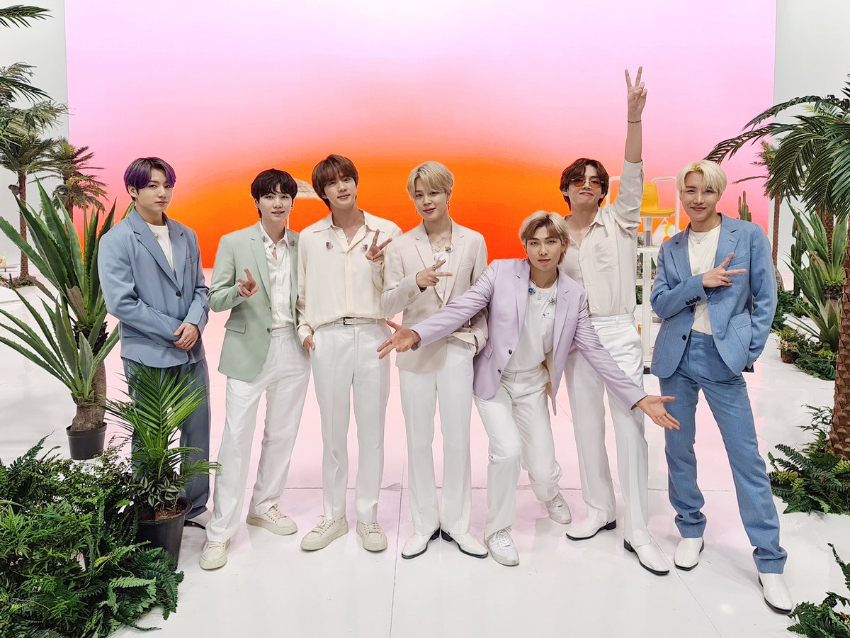 CalilovTae's tweet photo. #Taehyung con ponytail es todo lo que está bien. LO AMO! #KimTaehyung #V #IPurpleV 💜
#BTS #BTSonGMA #방탄소년단 #방탄소년단뷔
#BTS_Butter ⬇️
https://t.co/447w18vk04
#BTS_Dynamite ⬇️
https://t.co/E7XiA3XpqM https://t.co/Kjf2zNeSq6