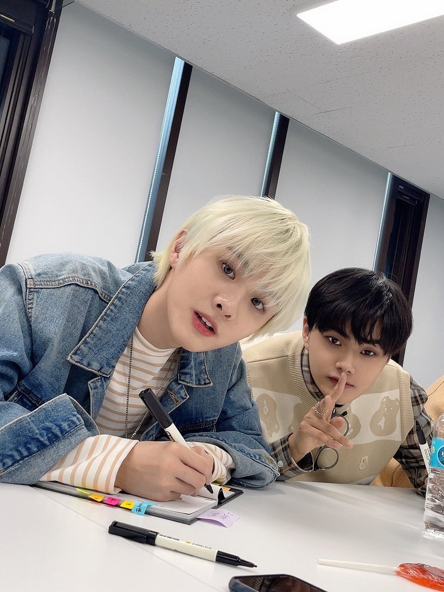 TheKingDom_GF's tweet photo. [IVAN👑]

오늘 100일 브이앱을 했는데 잘 보셨나요 ?? 
이번주도 바니팅해요🤩💗💗
사랑해요 킹메 💗

#KINGDOM #킹덤 #IVAN #아이반
#오늘도_내일도_평생_바니해💗 https://t.co/sj52DD0r2j
