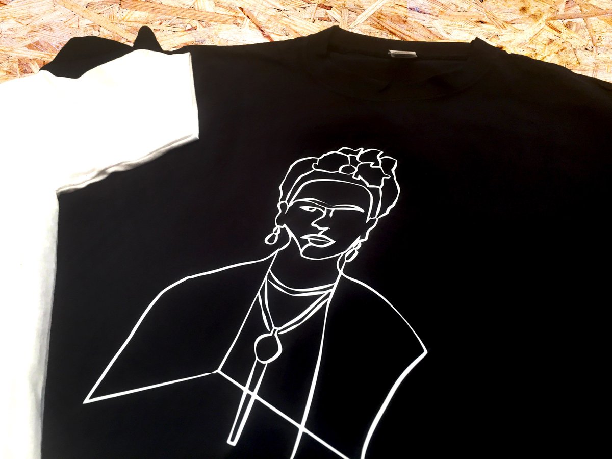 ColourCrewPrint's tweet photo. Check out these beautifully designed T-shirts we had the pleasure of producing last week. Printed on soldark / vinyl material, plot cut and then heat-pressed on the T-Shirts. Designed by IG: @artbyemelda - Check out more of her artwork!
#apparel #streetwear #tshirtprinting #print https://t.co/S1g9FZkV01