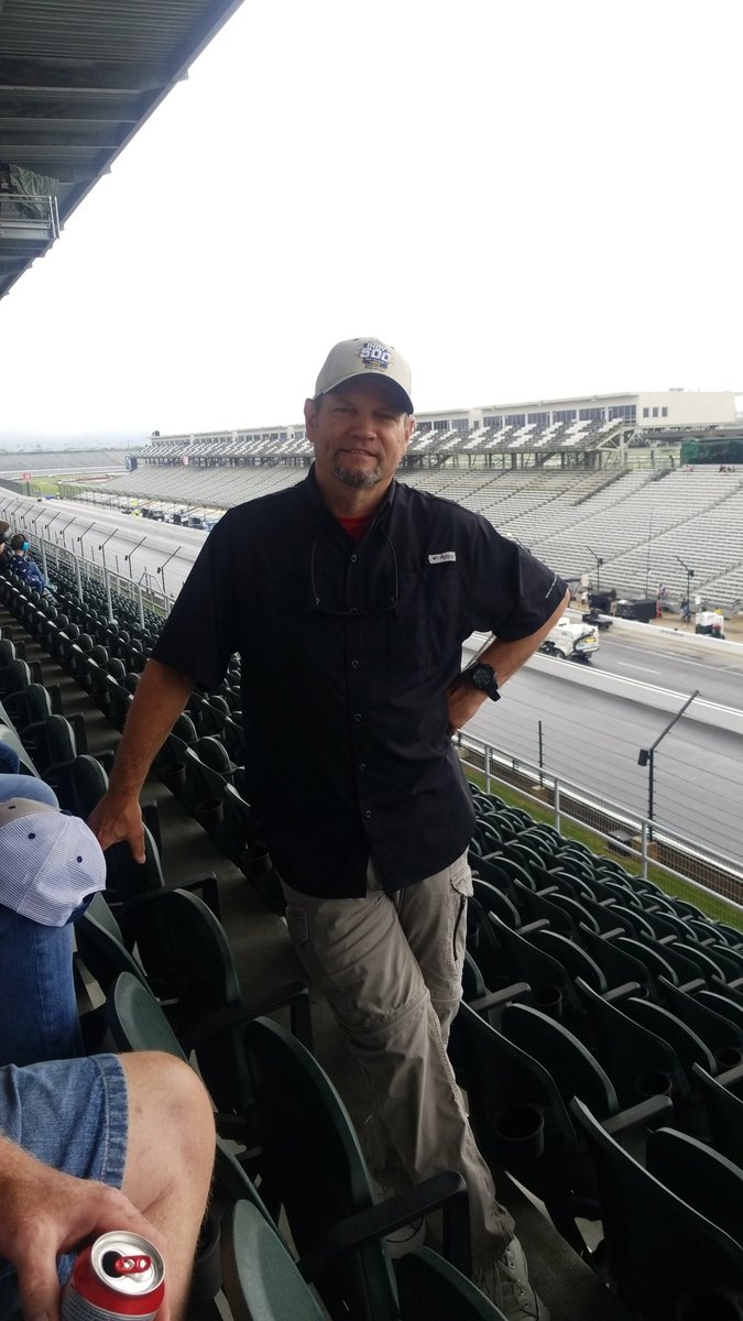 thatcarrkid22's tweet photo. We got the beer now we're ready for the driver let's get it #Indy500 https://t.co/Q7hzV1rXbD