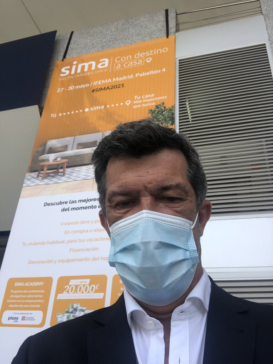 AntillaRS's tweet photo. Hoy nos hemos acercado al #sima cómo todos los años y hemos compartido con gente del sector nuestras opiniones , muchas gracias Israel , Alejandro y Manuel por vuestra atención.... por cierto también estaba nuestro alcalde #joseluismartinezalmeida . Un abrazo antillan@s https://t.co/cBwShL7m5G