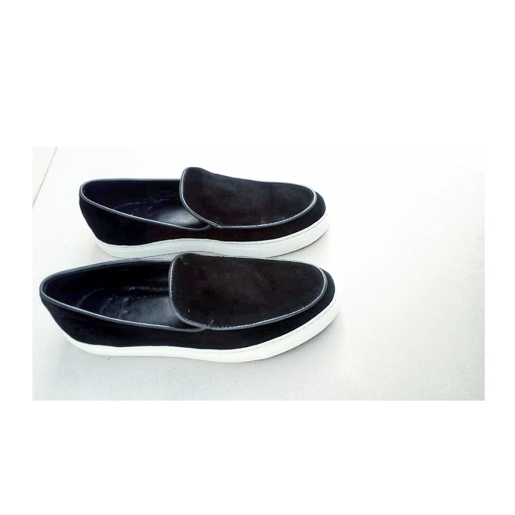 Eiinitials1's tweet photo. SIMPLE SHOES by E.I INITIALS.
Suede upper, Stiched soles, Slip-on style.
Pre-Order for yours today.
#eiinitials https://t.co/JTeQOx8OAh