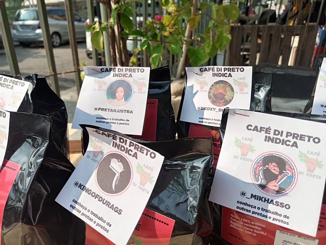 cafedipreto's tweet photo. "Dizem que união de preto é quadrilha, pra mim é tipo santuário"
Somos diversos e incríveis, temos pretas e pretos que são maravilhosos em diversas áreas!
E no CAFÉ DI PRETO INDICA 🗣️ dessa leva, mostramos isso com artistas, sexy shop, produtos pra pele e durags!
Pretos no topo✊🏾 https://t.co/gBom3MLI1L