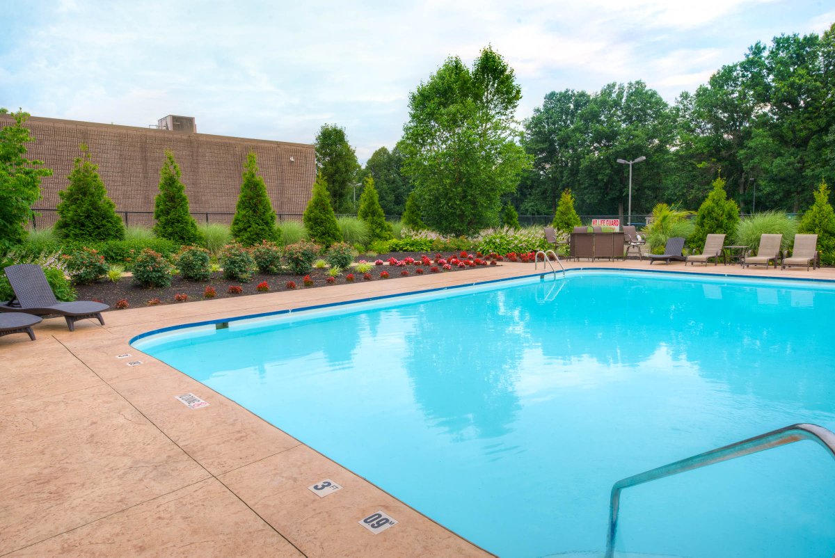 radissonfree's tweet image. It's official... our outdoor pool is open for the summer starting this weekend! Happy Memorial Day and Happy Summer! ☀️ #radissonfreehold #radisson #freeholdnj #njhotels #sixflagshotels radisson.com/freeholdnj