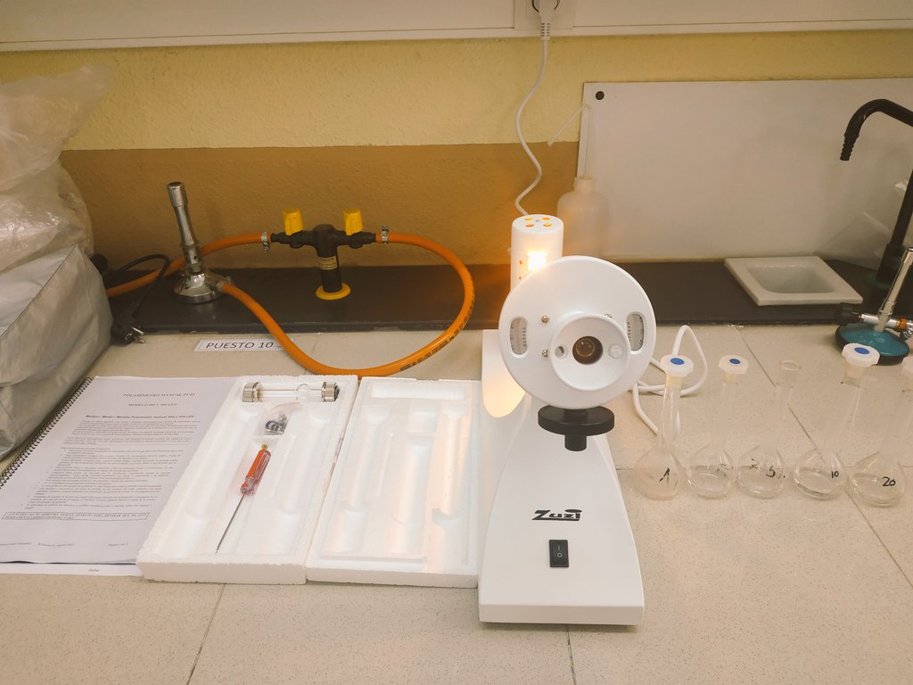 QEscultor's tweet photo. #Propiedades ópticas en #FP #química
#Polarimetria 🔬Medida de ángulo de #rotación de sustancias ópticamente activas: #enantiómeros
1️⃣ Recta #calibrado 📈 con patrones ⚗️de concentración conocida
2️⃣ #Interpolar el ángulo de una disolución #problema para obtener su #concentración https://t.co/aa8qi6NkeP