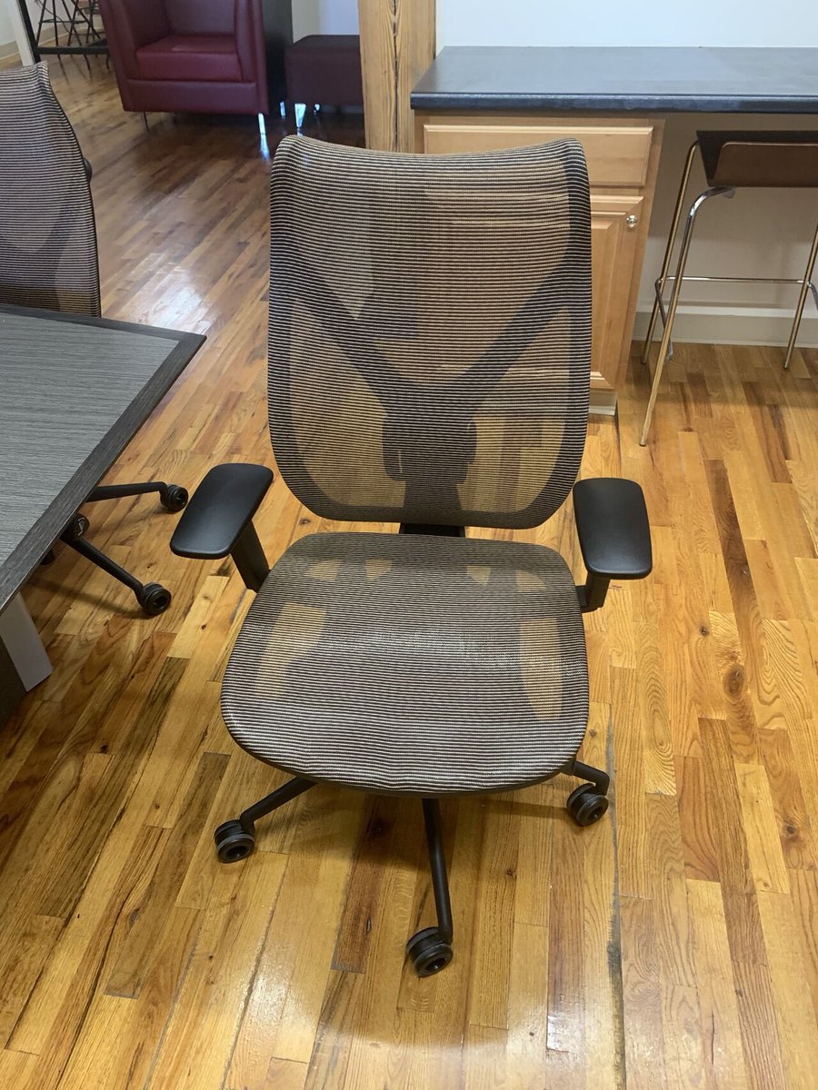 via_seating's tweet photo. Beautiful @via_seating all-mesh Onda chairs featuring naturally #biocidal, #antiviral &amp; #antibacterial proprietary patented copper-infused mesh and black dipped-look framework. 📸 by @NewVo_Int 🌟

https://t.co/E5qXqWEYlE https://t.co/AKuXJC7SnV
