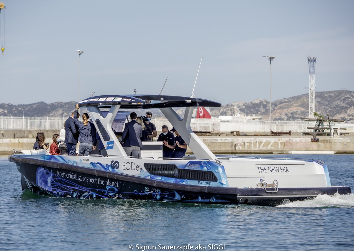 airliquidegroup's tweet photo. ⛵️The #Hynova 40 is the 1st hydrogen-powered tender yacht!🤩 Designed by @ChloeZaied, it has an autonomy of 8 hours. Hynova is supplied with certified renewable #hydrogen by #AirLiquide Discover it at its Sea Show until July 10. #Palumbo Superyachts Refit https://t.co/wSybGTrg6N https://t.co/f2P0Ha3DLb