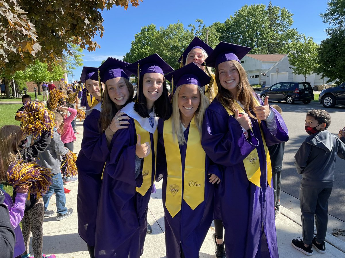 BayviewONE10's tweet photo. Bayview loves this day! Celebrating our WHS Seniors! #wildcatpride #WEareONE10 https://t.co/9amsmAnBai