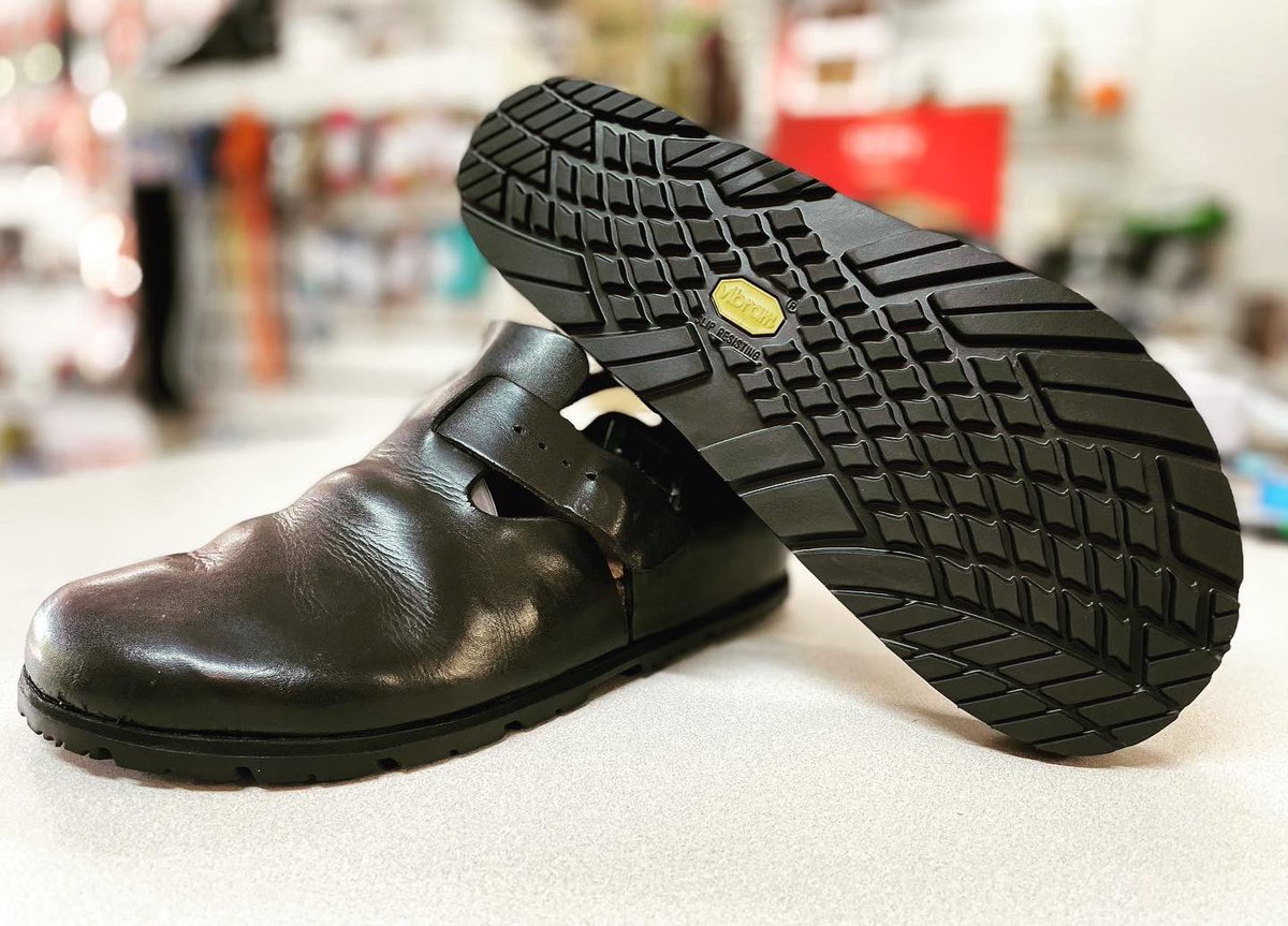 Birkenstock’s Clogs Upgraded with Vibram Oil Resistant Soles
.
#birkenstock #birkenstocks #clogs #vibramsole #oilresistant #shoerestoration #summershoes