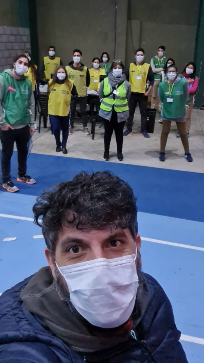 PROComuna6's tweet photo. Con este gran Equipo seguimos avanzando con el Plan de Vacunación, esto es fundamental para cortar la cadena de contagios. 

@monyfreda https://t.co/qiiE0b0SRd