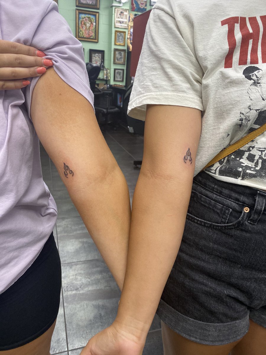 beccaa_novak's tweet photo. Late to post but Kat &amp; I got bestie tattoos 🤩 https://t.co/WdqhQ5ZTp2