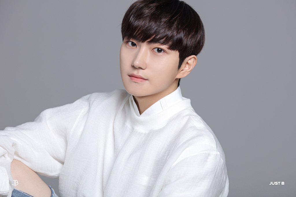 JUSTBvoting's tweet photo. Welcome JM to JUST B! 

#JUSTB_시작은_달콤하게 
#JUSTB #저스트비 
#JM #추지민

@JUSTB_Official @JUSTB_twt https://t.co/IAk69aj2bC