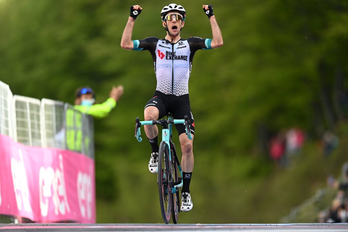 GreenEDGEteam's tweet photo. #Giro 🇮🇹 Stage 19 winner @SimonYatess 

The celebration says it all! 

CONGRATULATIONS SIMON 👏🏼 https://t.co/5lUwFyrt2q