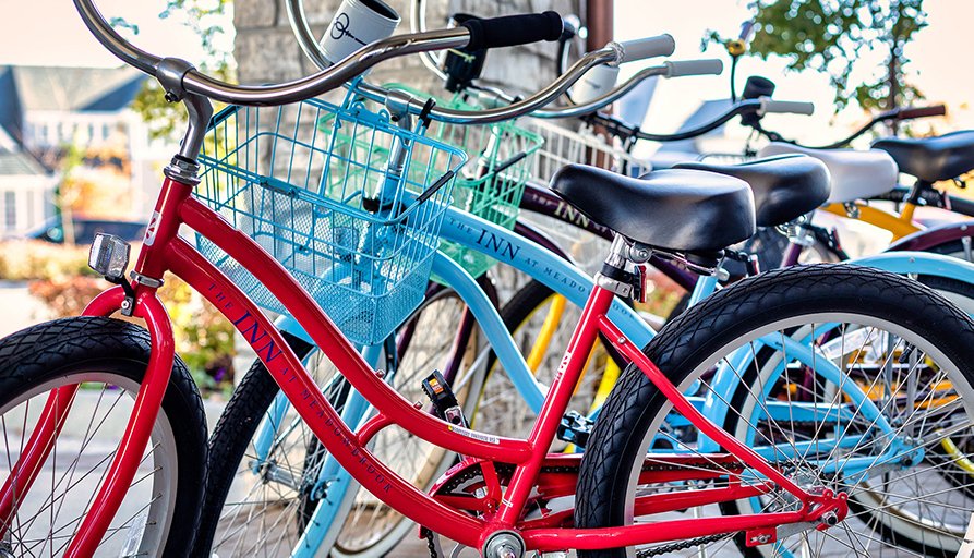 Inn_Meadowbrook's tweet photo. Stay with The INN at Meadowbrook and ride our complimentary bikes around @MeadowbrookPV. Easy, breezy. #TheInnatMeadowbrook #parksideretreat #PrairieVillage #boutiquehotel #LuxuryTravel #hotels https://t.co/oZ7wY3vOxU