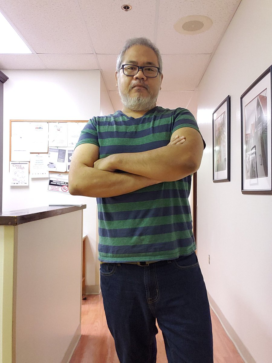 kiretoce's tweet photo. In early. No bosses.
Skeleton crew. What to do?
Take selfies around the office! ๐
#TGIF #goodmorning #longholidayweekend https://t.co/V3sE8vxlbj