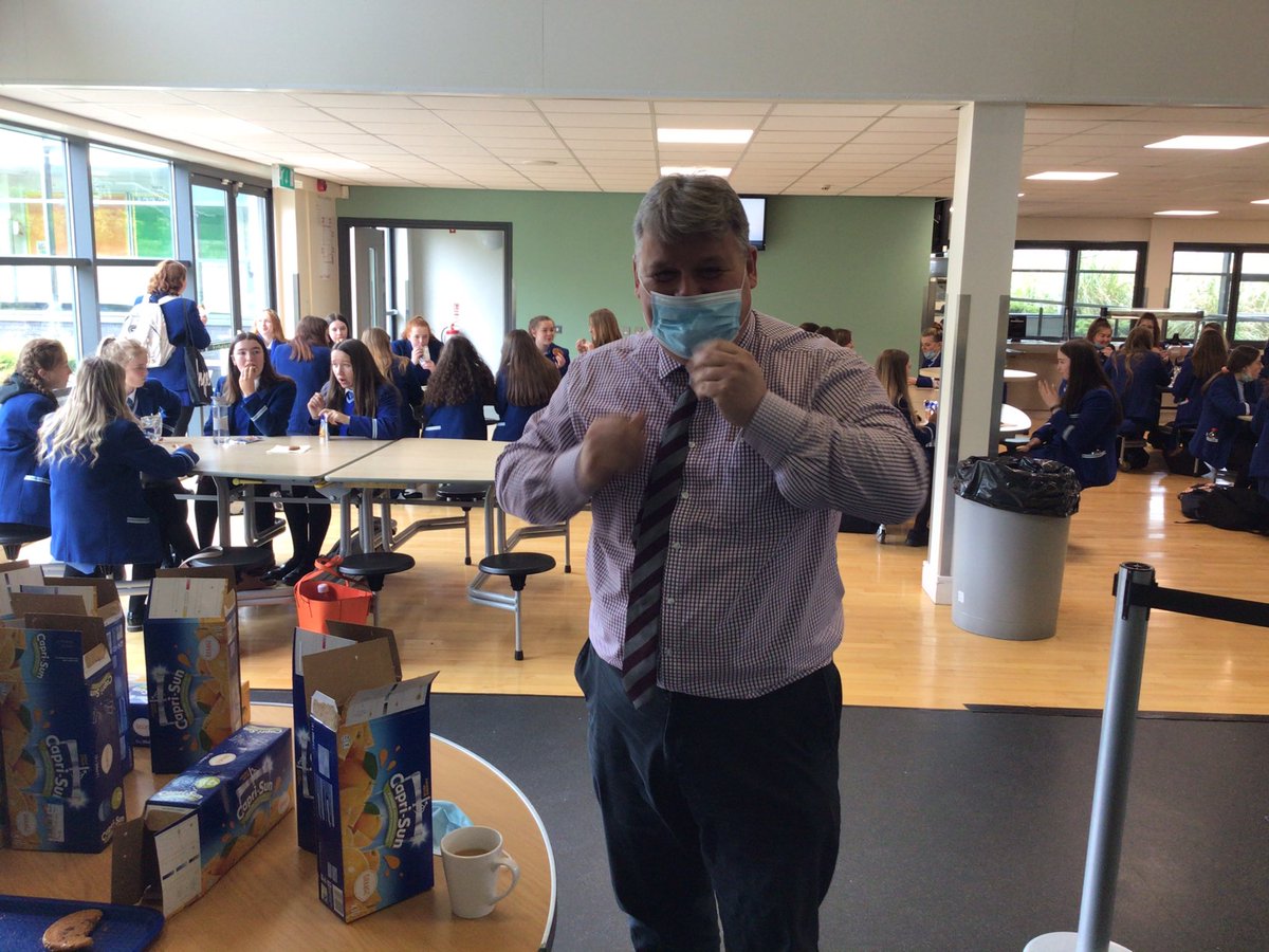 Agsyr112's tweet photo. Yr 11 enjoying a morning break as part of our well being programme @assumptionlive #lookafteryourself https://t.co/QdoC7cH07I