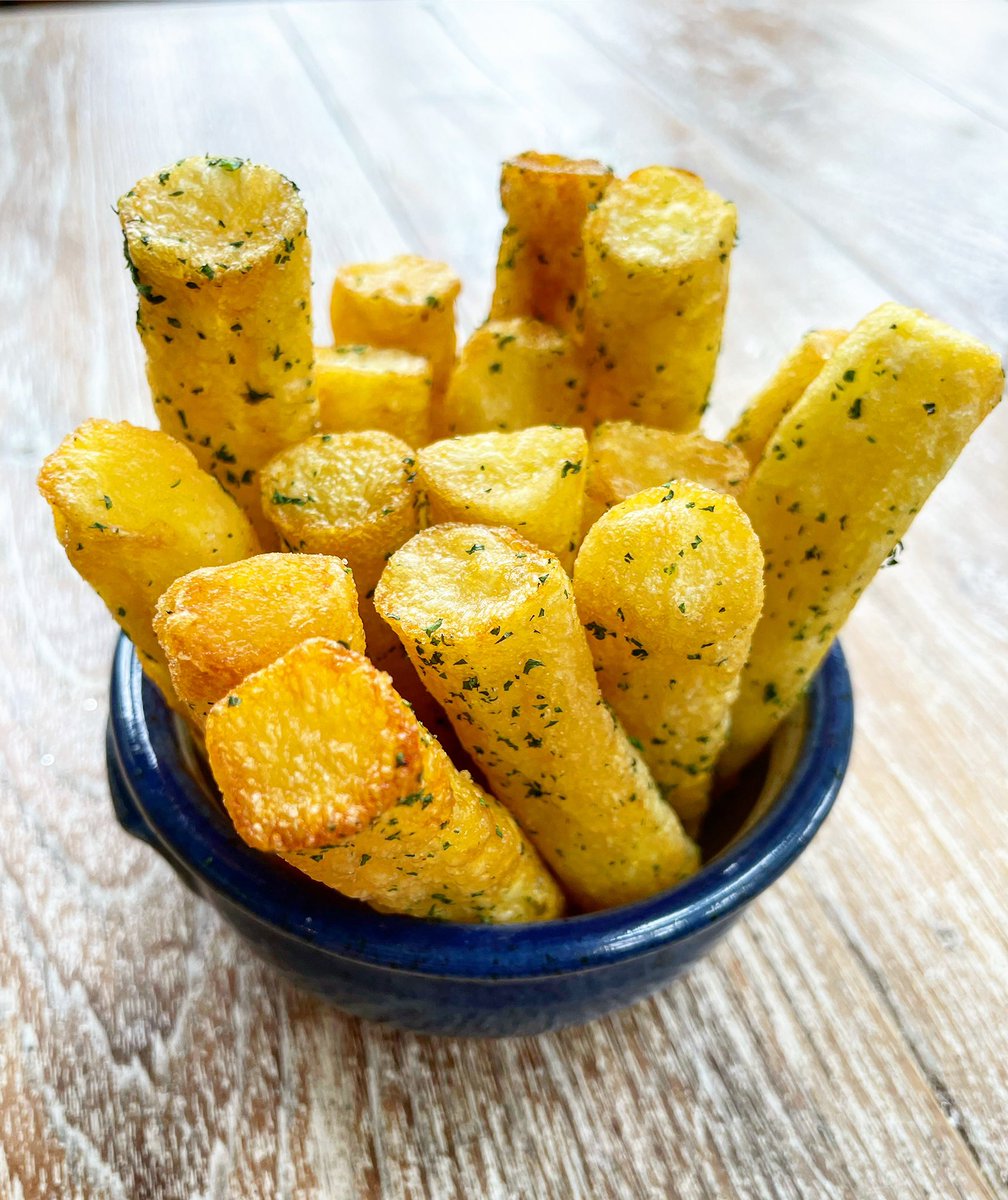 HandFMarlow's tweet photo. Happy Fry-Day ๐ #Friday #Chips #TripleCooked https://t.co/R8yFodbBn5