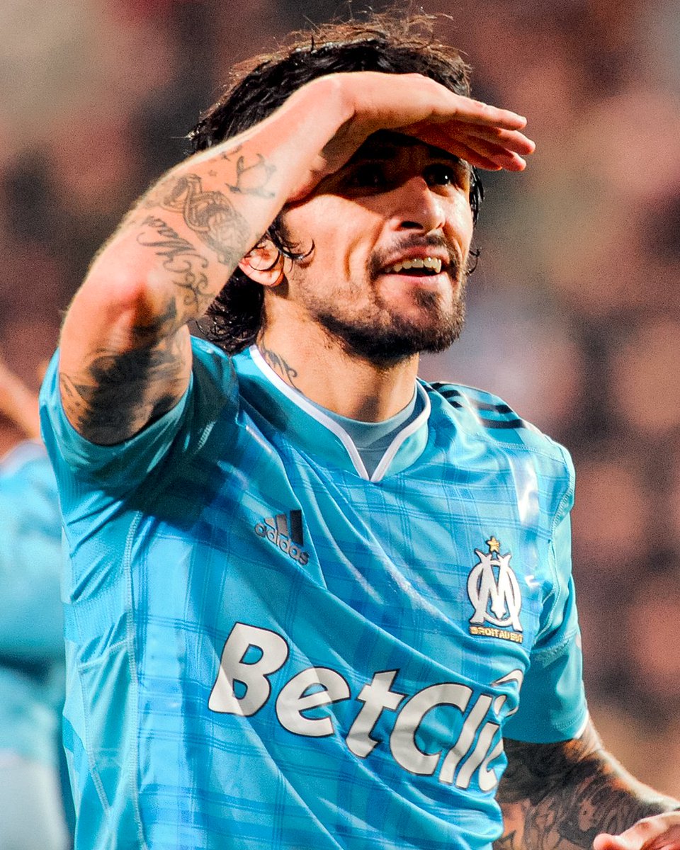 OM_Officiel's tweet photo. 𝐆𝐫𝐚𝐜𝐢𝐚𝐬 𝐂𝐨𝐦𝐚𝐧𝐝𝐚𝐧𝐭𝐞 🇦🇷✨

Comme annoncé en mars, 𝗟𝘂𝗰𝗵𝗼 𝗚𝗼𝗻𝘇𝗮𝗹𝗲𝘇 a disputé hier le dernier match de sa carrière à 4️⃣0️⃣ ans avec son club de l’@AthleticoPR 

Bonne retraite 💙 https://t.co/YLbtqU0Eji