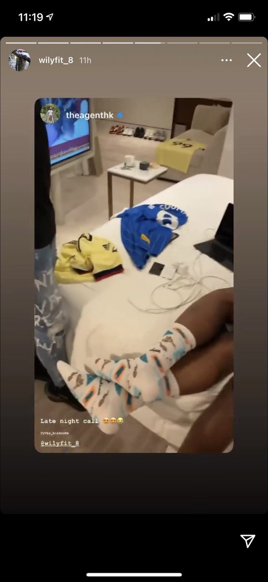 tajgoat's tweet photo. Yves Bissouma spotted with an Arsenal shirt. https://t.co/6TYkq1dRO1