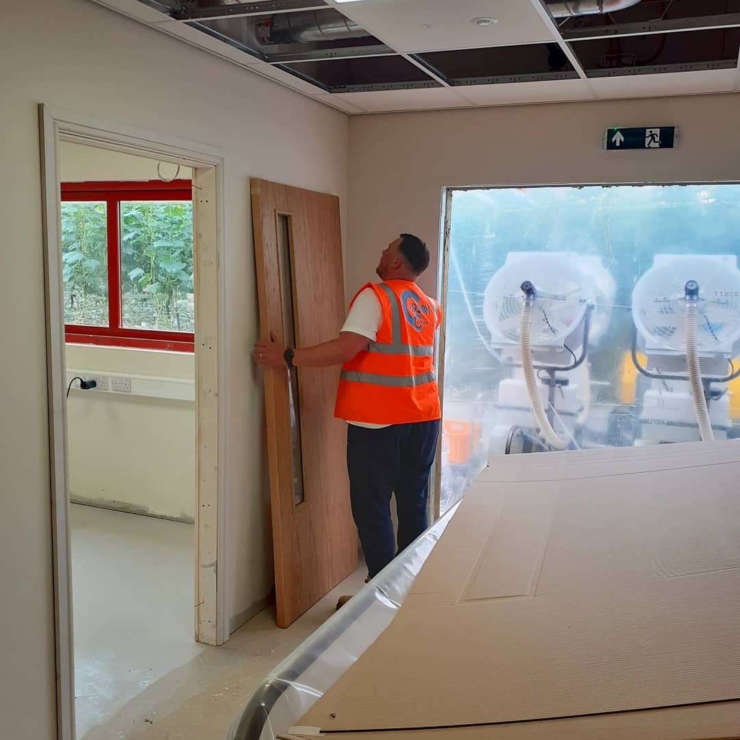 CursonLtd's tweet photo. Full steam ahead as we look to finish hanging #firedoors for our customer in #Norwich.

Even the boss is #onthetools.

#Construction #Norfolk #Carpentry https://t.co/Ej3cTOUxJr