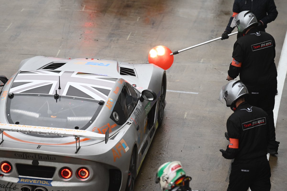 pirosports's tweet photo. #RedBullRing #season2020
#GinettaG55GT4 @GinettaCars
@CedricPiro #RobinFalkenbach
#ADACGT4Germany #PiroSports
#CaffedItalia #RSImportExport
#Besaplast #AFI_Bautraeger @FRIUM
@ADAC @gtmasters @GTPlaceFB
πΈ #LeonardRieger https://t.co/Ye1bWYwU6w