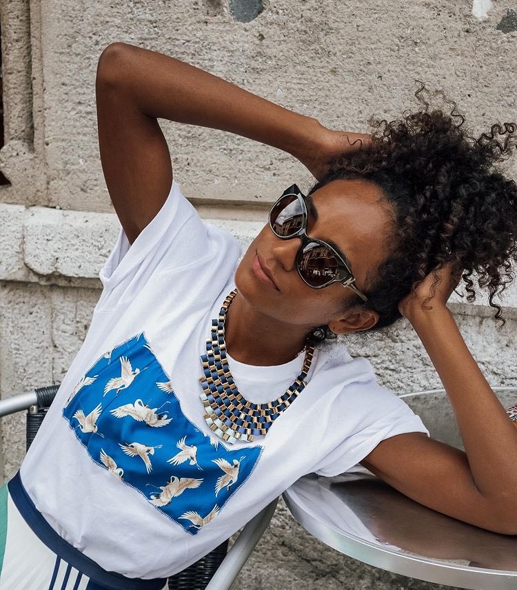 FENGHUANG - Wanderlust Collection 💙

#effei #effeiaroundtheworld #wearingcultures
#effeiclothingbrand #newcollection #skyline #wanderlust #photography #travelphotography #wanderlustcollection 
#travel #mycityisyourworld #tshirtslovers #tshirt #fashion #madeinitaly #embroidery