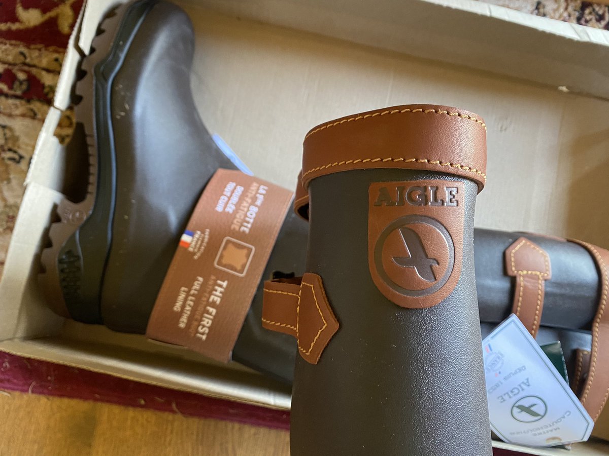 CountryHosts's tweet photo. Well I’ve decided to give @aigleuk Parcours Signature a go instead of the usual @hunterboots. I’ve still got 2 pairs of Hunters on the go! Hopefully they last longer than the 6 months that the @harkilauk Orton Zip’s lasted! Not going there again! https://t.co/n2oYy7LyIc