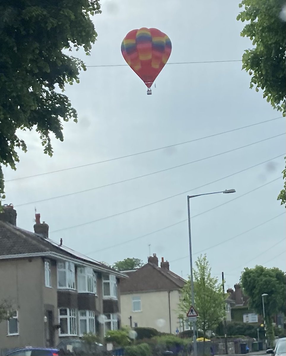 RubiconTweets's tweet photo. @BristolBalloons Perfect balloon commuting weather this morning! https://t.co/KZeqDJgBwO