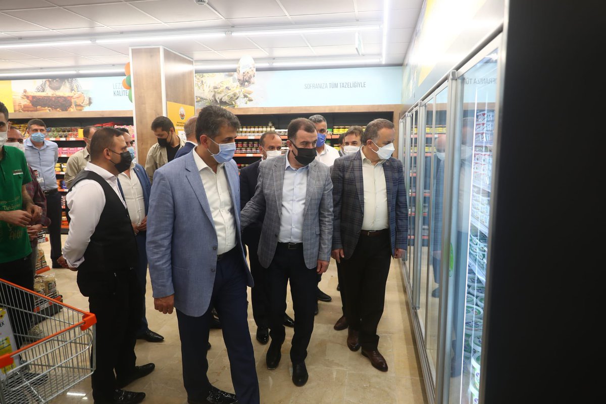 Mustafa_Eldivan's tweet photo. Vatandaşlarımızın daha ucuz ve kaliteli alışveriş yapması için doğrudan üreticilerimizden tedarik edilen ürünlerin satışının yapılacağı Tarım Kredi Kooperatifi Marketi'nin ilçemizdeki 3.’sünün açılışını gerçekleştirdik.
Hayırlı olsun. https://t.co/aYkZrZk9dP