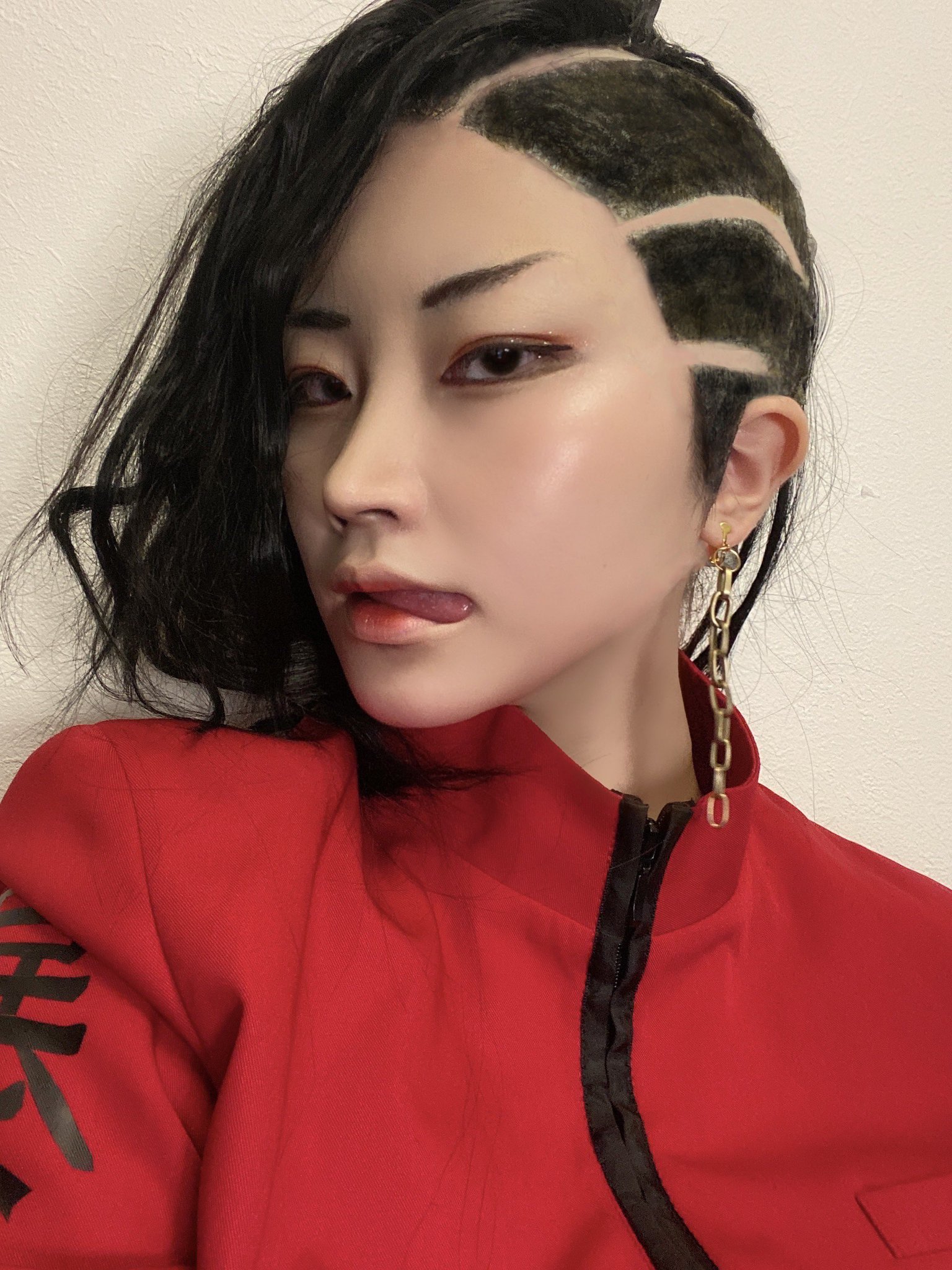 はち on X: