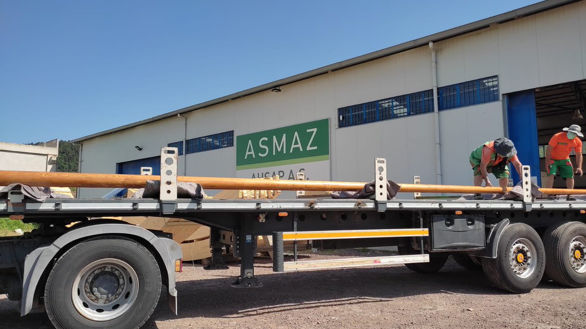 ahsapkarkas's tweet photo. Yalova Ticaret ve Sanayi Odası’na 15 m. uzunluğundaki ahşap bayrak direklerinin imalatını ve montajını tamamladık. Şirket merkezimizin bulunduğu şehre hizmet vermenin gururunu yaşıyoruz. #yalova #yalovaticaretvesanayiodasi #asmazahsapkarkasyapilar #asmazahsap https://t.co/doinAmJYKO