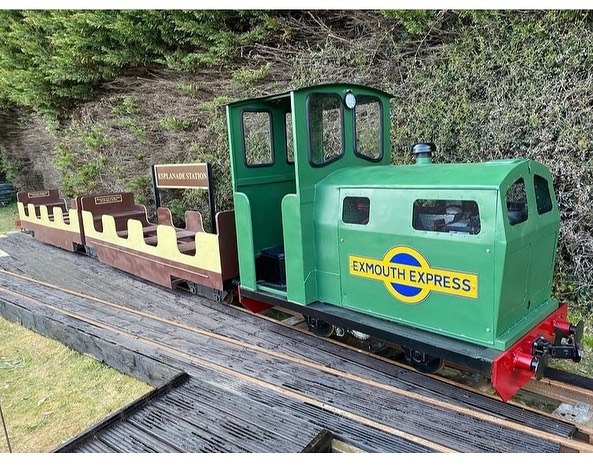 EventsEastDevon's tweet photo. Pop down to Queen's Drive Space, #Exmouth this weekend for fun &amp; food 🙌 @ShakersExmouth @bigbearcoffee @KennifordFarm @Oceanexmouth  @eastdevon #funfair #minaturerailway https://t.co/sVdnhMV5L2